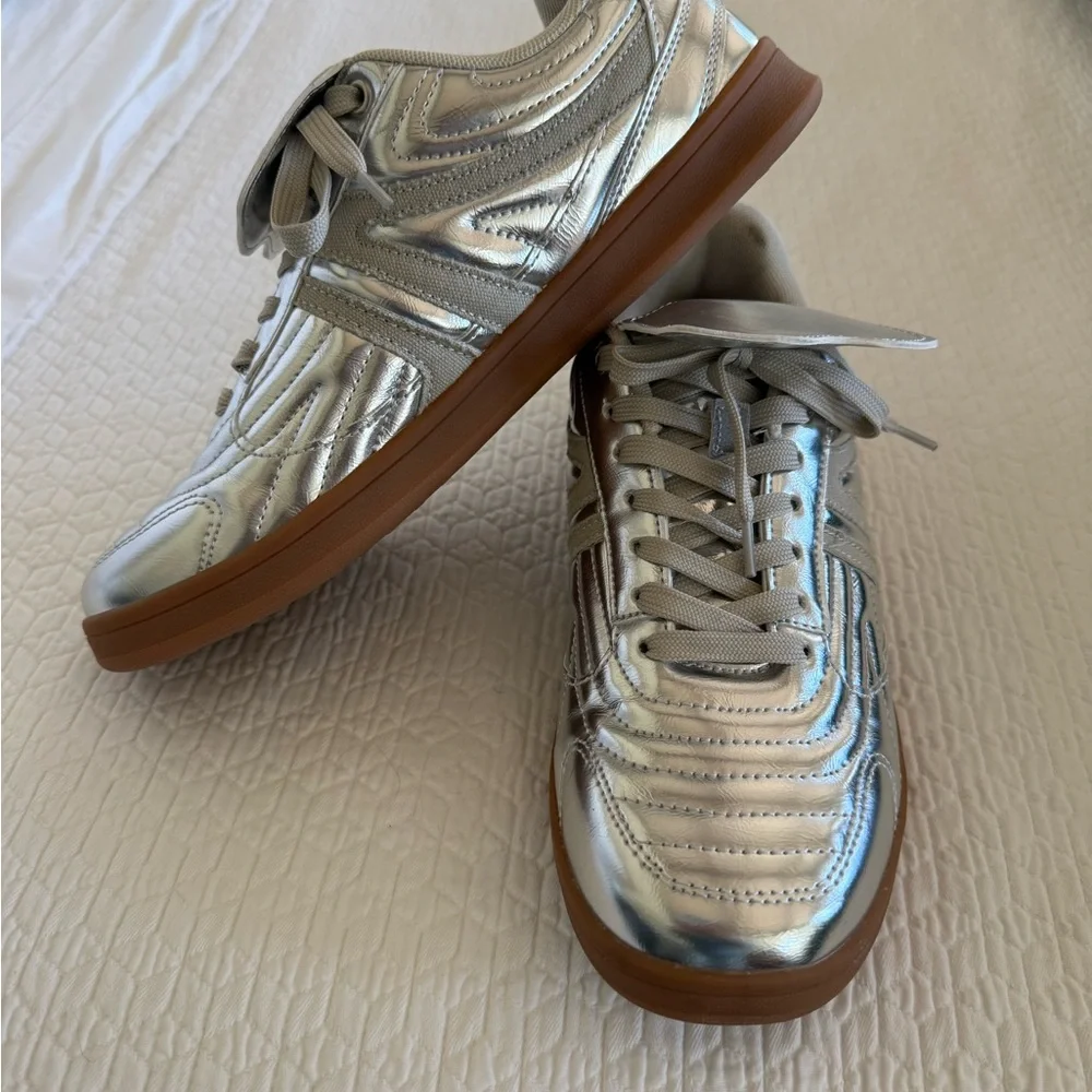Project Cloud Vegan Leather Silver Metallic Sneakers NWOT Size 11 Women’s - Picture 4 of 5